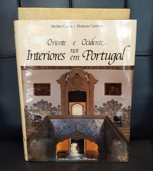 Oriente e ocidente nos interiores em Portugal – com caixa