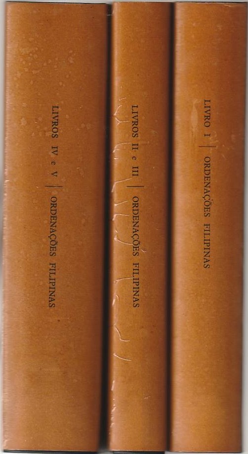 Ordenações Filipinas (3 volumes) + Auxiliar jurídico (2 vols.)